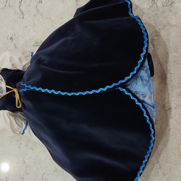 Polish Porcelain Doll Kasia - Picture 4 of 14